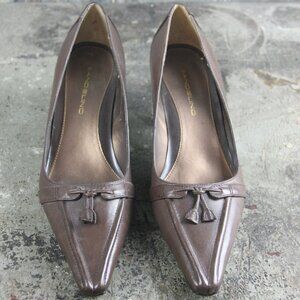 Bandolino Brown Leather Ladies Heels, pointed toe and kitten heel, size 8 1/2 M